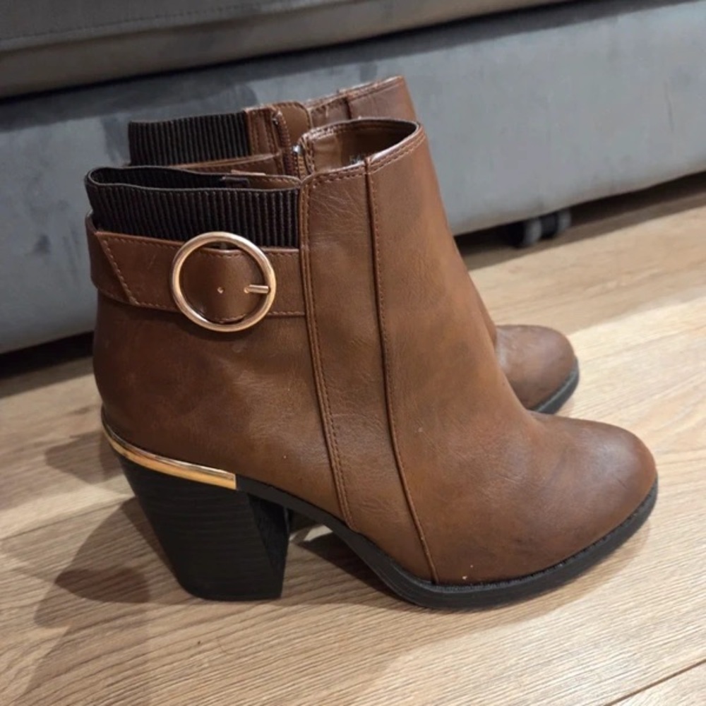Chic Brown Heeled Boots with Gold Accent